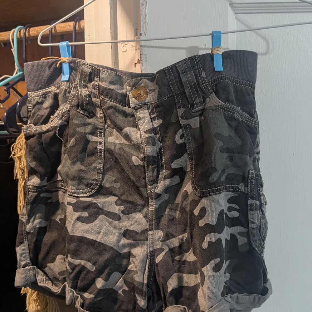Knox Rose Gray and Black Cargo Shorts